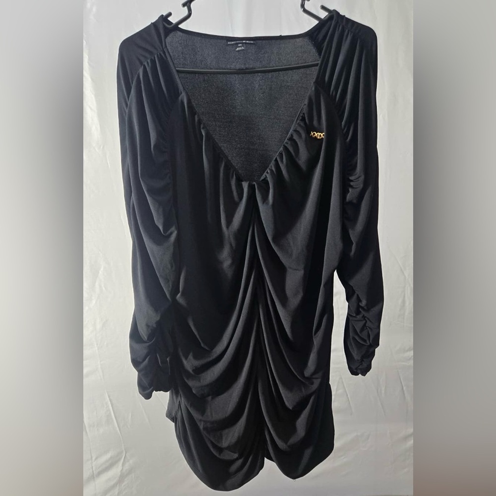 ⭐️5/25⭐️Fashion Bug Black Top with Subtle Silver Logo